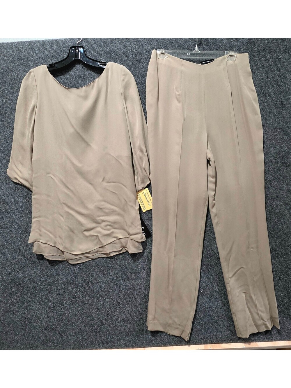 VS12. NWT Via Seta 100% Silk 2 Piece Pant Set Almond Size 8 Loehmann's